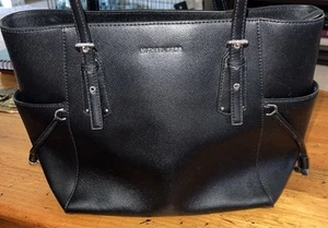 Michael Kors Tasche Voyager East West, schwarz - Bild 1 von 12