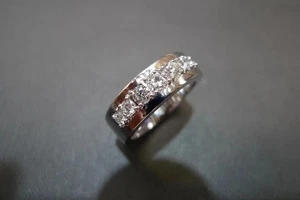 Impresionante anillo de boda de diamantes simulados de corte redondo enchapado en oro blanco de 14 k - Imagen 1 de 5
