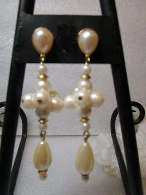 AVON*VINTAGE*LUSTRES PENDIENTES COLGANTES PERLADOS*CON POSTES DE ACERO QUIRÚRGICO*NUEVO EN CAJA*1994 Foto 1 de 4