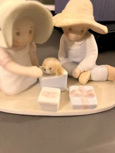 Home Interiors Circle Of Friends 1991 "The Perfect Gift" Figurine - Picture 1 of 4