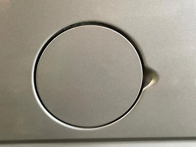 GMC Yukon 2002 OEM tanque de combustible trasero puerta solapa oro 11U 2000-2006 Foto 1 de 4