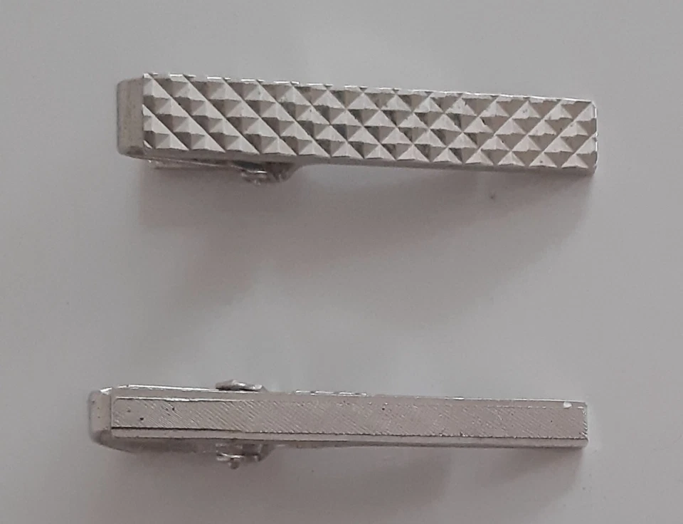 Lote de 2 clips de corbata vintage Anson colgante tono plateado broche de corbata Foto 1 de 4