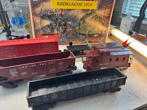 ๐ LIONEL SET OF 4 FREIGHT CARS  & CABOOSE ๐ฅ L1156 - Picture 1 of 8