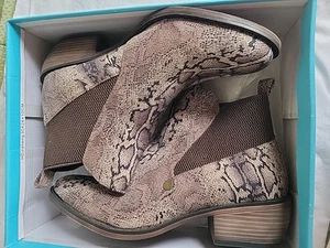 Dominique Nicole Rashida Women's Size 8.5M Snake Print Ankle Boots - Picture 1 of 4