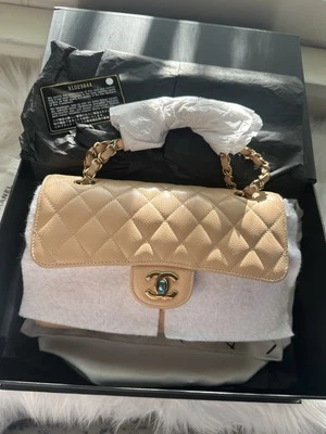 NUEVO CHANEL Bolso Clásico Pequeño Acolchado Doble Solapa Beige Caviar Dorado Herrajes 2021 Foto 1 de 4