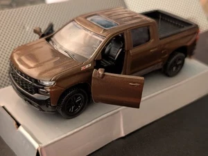 BOLD 2019 CHEVY SILVERADO PICKUP TRAIL BOSS CREW CAB DK MOKA DRS APERTO LUNGO 5" - Foto 1 di 23