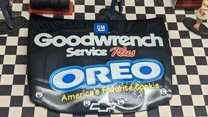 GOODWRENCH SERVICE NASCAR CAPUCHA ADORNO PLÁSTICO [3-1/4" Largo x 2-1/2" Ancho]  - Imagen 1 de 1