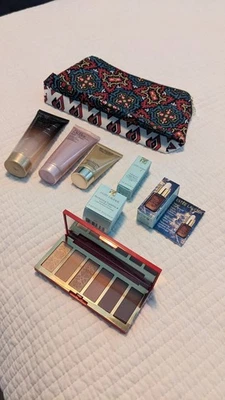 Estee Lauder 6 artículos y una nueva sombra de ojos seis colores marrones.  Bolsa de cosméticos gratis Foto 1 de 4