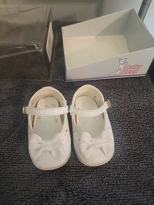 Zapatos Vintage Bebé Ciervo Blanco Charol Talla 1 Nuevos con Caja Foto 1 de 4