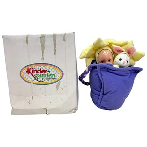 Kinder Garden Collection Ostern Puppe Blumenbeet Trage Up Away QVC offener Karton - Bild 1 von 6