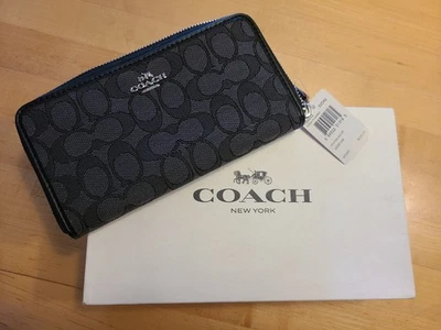 Carteira nova com etiquetas Coach Signature acordeão jacquard com zíper preta/cinza F54633 - Imagem 1 de 4