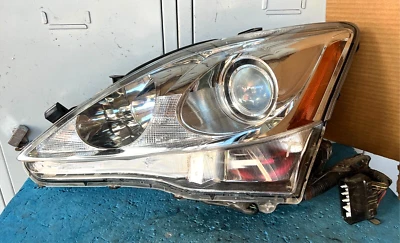 OEM 11/05-09/10 LEXUS IS250/ IS250C LEFT HEADLAMP/ HEADLIGHT, GSE20R, XENON - image 1 of 4