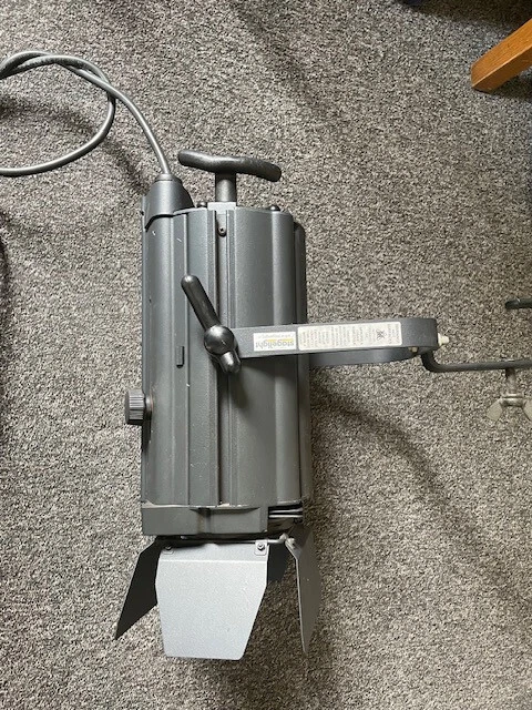 Selecon Acclaim fresnel 500/650W - Image 1 of 1