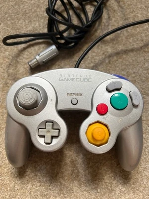 *Official* Nintendo Gamecube Controller Silver Nice Condition **FULLY TESTED** - Image 1 of 4