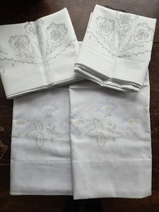 4 gestempelte Kissenbezüge Stickerei Blumen (2 Paar) - Bild 1 von 4