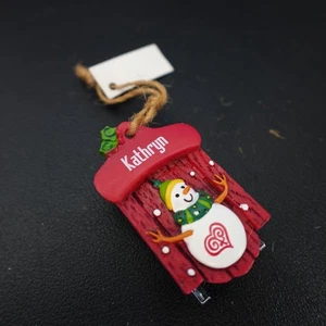 Kathryn Adorno de Navidad Personalizado Trineo Nombre Kidcore Retro Y2K Regalo - Imagen 1 de 6