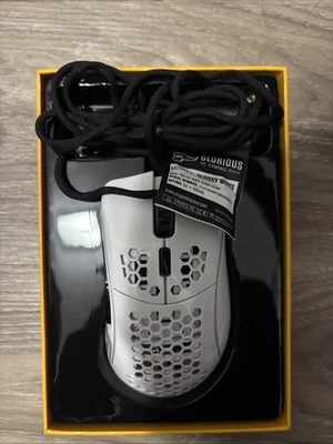 Glorious Modelo O Ratón para Juegos con Cable 67g Diseño de Panal Superligero  Foto 1 de 3