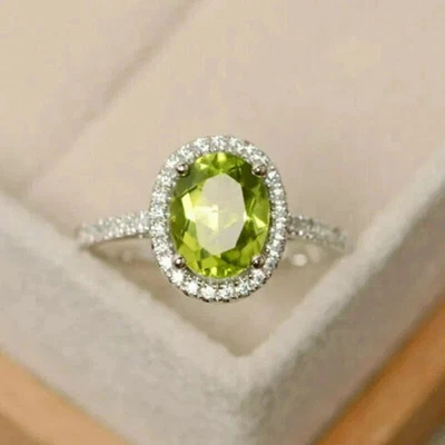 Anillo de compromiso para mujer de peridoto de corte ovalado de 3 quilates con acabado de oro blanco de 14 quilates Foto 1 de 4