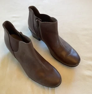 Stivaletti donna Clarks Collection in pelle marrone taglia zip taglia 8 M - Foto 1 di 11