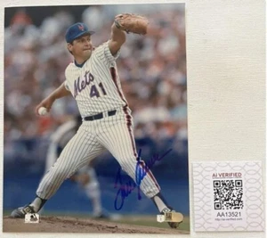 Tom Seaver Signed Autographed Glossy 8x10 Photo New York Mets : AIV COA - Picture 1 of 1