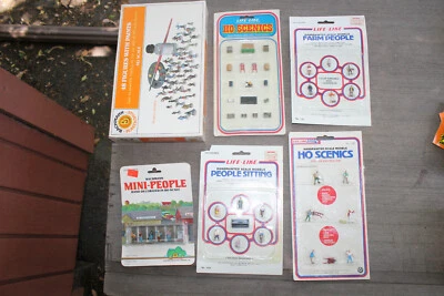 Life Like Bachmann HO 1/87 Scale Figures People Carts JB - Image 1 of 4