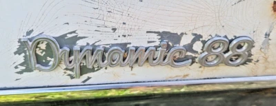 1965 OLDSMOBILE DYNAMIC 88 QUARTER PANEL EMBLEM OEM - Image 1 of 4