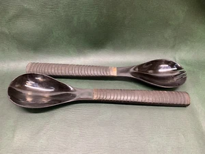 Vintage TWOs Company India Salad Servers Carved Wood and Horn Folk Art Ethnic - Picture 1 of 11