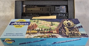 NOS Athearn HO Scale Pennsylvania Railroad SD9 EMD Locomotive 3804 PRR 7607 - Picture 1 of 9