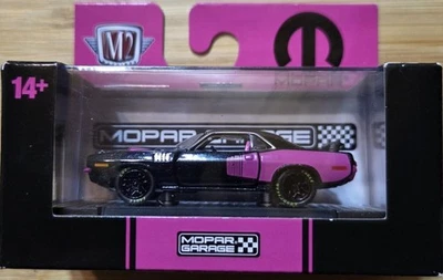 1971 年普利茅斯 HEMI Cuda im 珍珠黑色和粉红色:M2 机器 1:64:R101 25-45 — 第 1/4 张图片