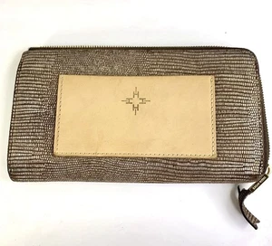 Portafoglio India Hicks Island Geco Continental Pelle Marrone Zip Intorno Oro Boho - Foto 1 di 20