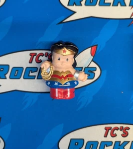 Fisher Price - Little People - DC Super Friends Wonder Woman Figure - Picture 1 of 3