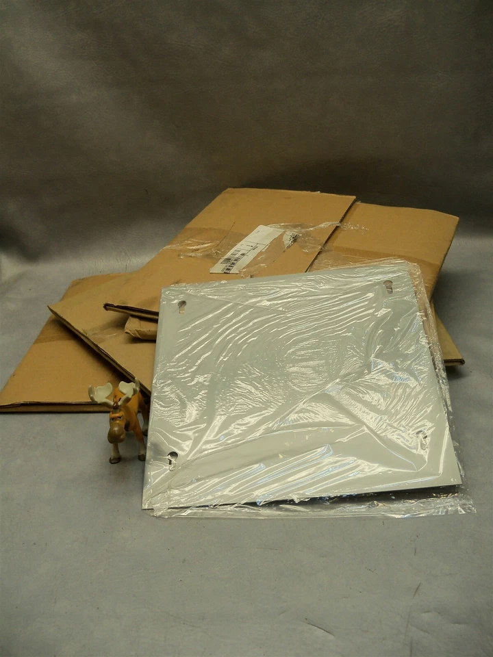 Flush Surface Cover Type 1 1010 SCF Eaton B-Line 10"x10" Steel Gray Lot of 5 - Image 1 of 4