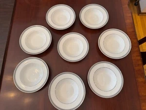 Royal Doulton Ravenswood China: set di 8 ciotole per zuppa bordate - Foto 1 di 3