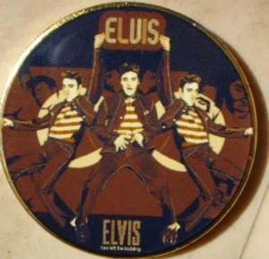 B ELVIS PRESLEY COMMEMORATIVE COIN GILT & ENAMEL 4 CM X .3 CM 1935 - 1977 SEE PI - Bild 1 von 2