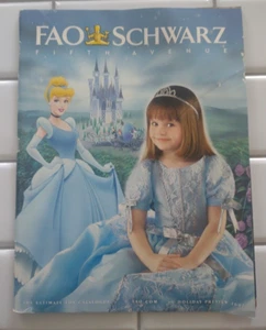 FAO Negro 2002 Christmas Holiday Preview Catalog Disney Barbie Gundam Potter - Imagen 1 de 8