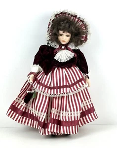 Belle Poupée en Porcelaine de Collection - Robe Rouge Veste Velours - Vintage - Picture 1 of 8