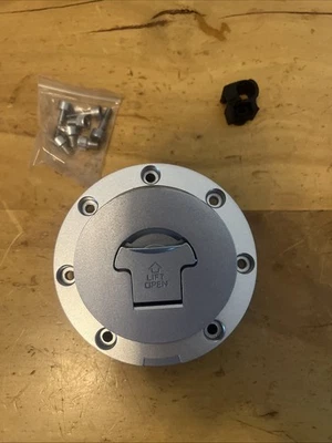 2001 01 02 03 04 HONDA CBR 600 F4I CBR600 FUEL GAS TANK CAP LID TOP LOCK No Key - Image 1 of 4
