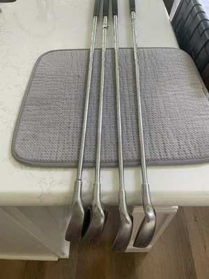 John Daly BLUE LION Hierro Inoxidable 6, 8 y 9 + PW RH ~ Eje de Acero Reg Flex Foto 1 de 4