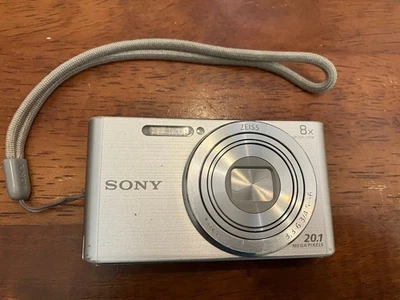 Sony DSC-W830 fotocamera digitale argento 8x zoom ottico corpo compatto giapp... - Immagine 1 di 4