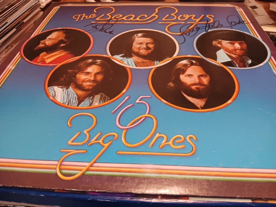 The Beach Boys 15 Big Ones Vinyl Record  MS 2251 1976 - NICE! with 2 autographs. Foto 1 de 1