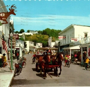 Main Street Straits of Mackinac Island Michigan Horse Carriage Vintage Postcard - Picture 1 of 4
