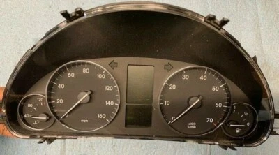 07 Mercedes-Benz C230 Velocímetro Medidor Cuadro de instrumentos Odómetro 2035404948  Foto 1 de 4