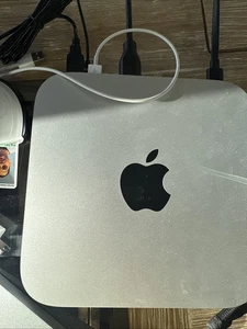 Apple Mac Mini Desktop Computer M2 Chip, 8-Core CPU, 16GB RAM, 256GB SSD Storage - Afbeelding 1 van 3