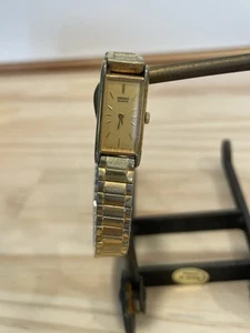 SEIKO 2E20-5239 Gold Tone Quartz Analog Women's Watch New Battery - Picture 1 of 7