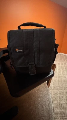 Bolsa para câmera Lowepro Adventura 140 preta nylon viagem aventura acolchoada - Imagem 1 de 4
