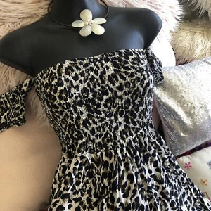 Dress Hi low leopard size 8 stretchy - Picture 1 of 4