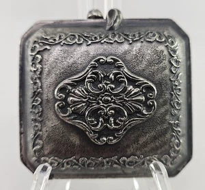 POLVO FACIAL ANTIGUO VINTAGE TONO PLATA DISEÑO ORNAMENTADO COMPACTO ¡SIN USAR! - Imagen 1 de 7