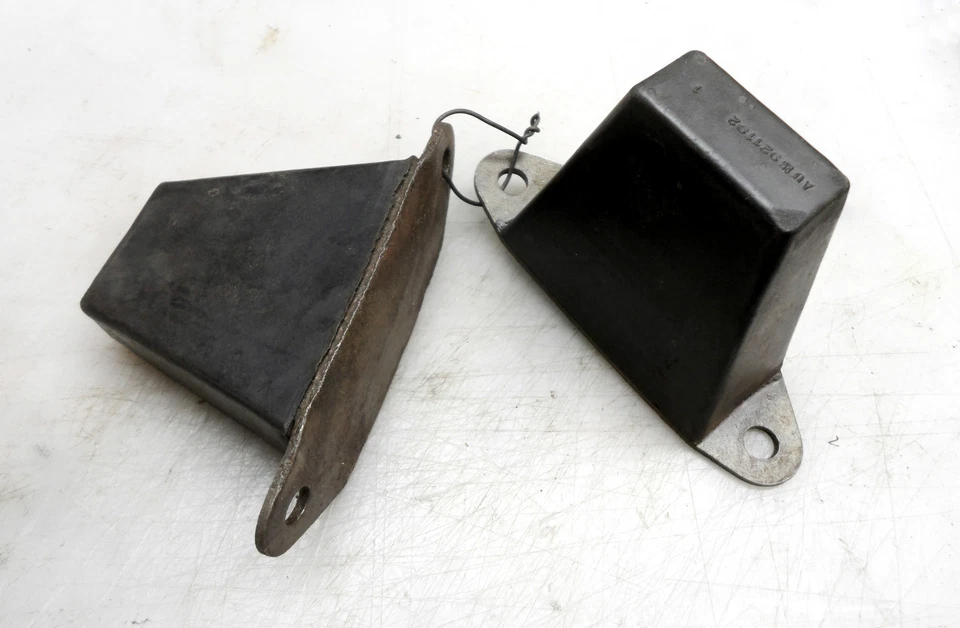 WW2  Miltary Dodge WC 3/4 ( 2  NOS pring Rubber torque stop 921192 power wagon Foto 1 de 1