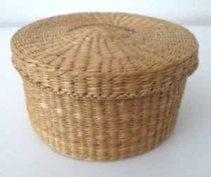 Vintage Fine Woven Lidded Basket Boho Style Decor 6”x 3" AZ34 - Picture 1 of 8