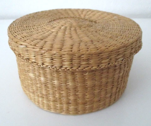 Vintage Fine Woven Lidded Basket Boho Style Decor 6”x 3"  AZ34 Cover